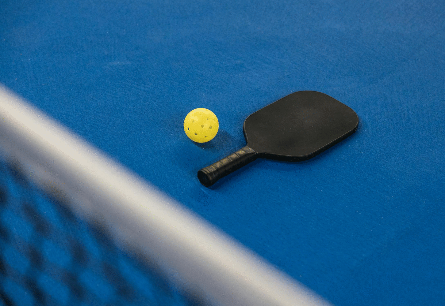 Clash of the Paddles: Pickleball vs. Padel – Which Racket Revolution is For You?